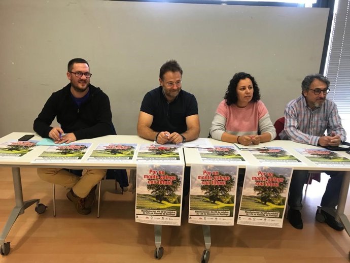 Rueda de prensa de presentación de la manifestación de 'Por un monte galego con futuro' que celebrará el 20 de octubre en Santiago
