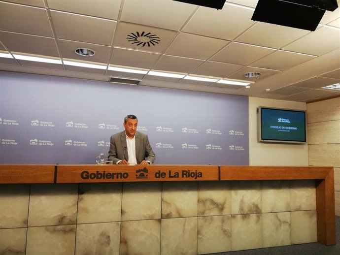 El portavoz del Gobierno de La Rioja, Chus del Río, en la rueda de prensa para dar cuenta de los asuntos aprobados en Consejo.