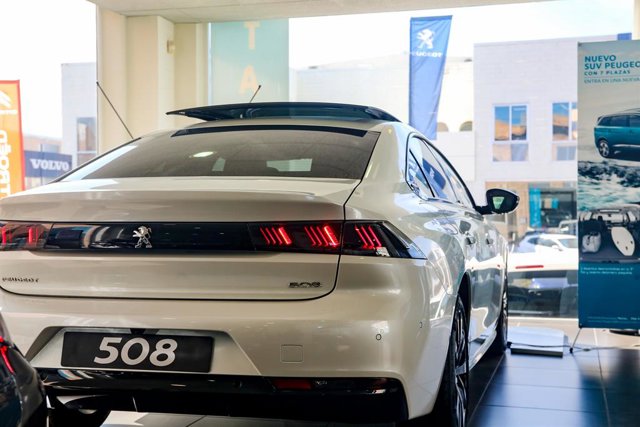 Fotos recursos de coches en concesionarios