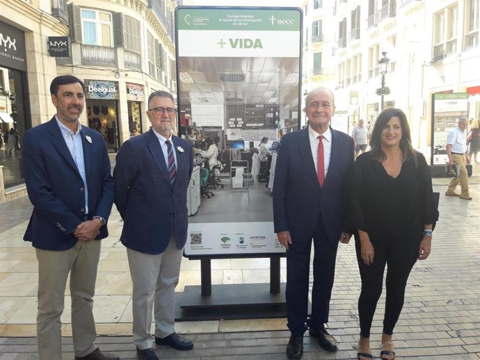 AECC Málaga se suma al WCRD con la exposición +VIDA instalada en calle Larios hasta el 7 de octubre. El objetivo de la muestra es acercar al público malagueño la realidad de la investigación en España
