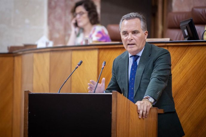 El portavoz parlamentario de Fomento, Infraestructuras y Ordenación del Territorio del PP-A, Juan Bueno, en una imagen de archivo.