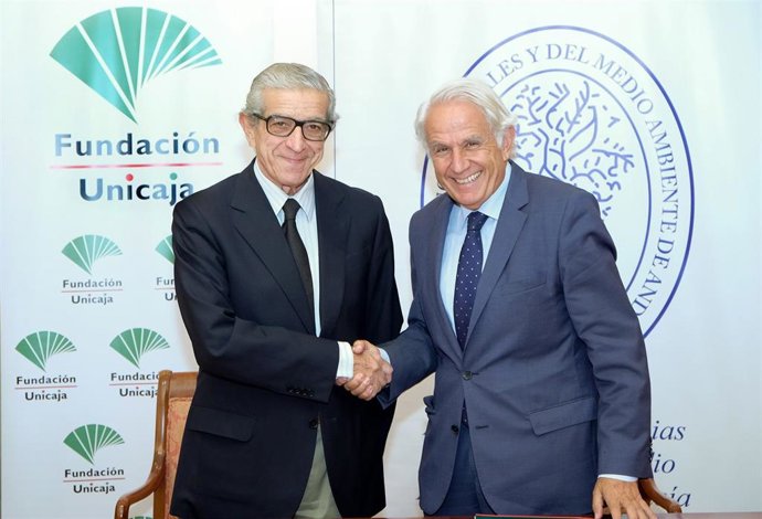 Fundación Unicaja Y La Academia De Las Ciencias Sociales Ratifican Su Compromiso Con Los Premios De Trayectorias Academicas