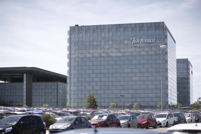 Vista exterior del edificio de la sede de Telefónica