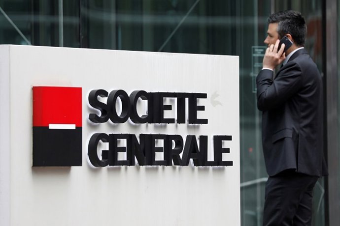 Logo del banco francés Societe Generale en el distrito financiero La Defense en París