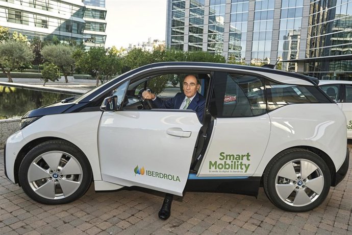 El presidente de Iberdrola, Ignacio Sánchez Galán, en un vehículo eléctrico