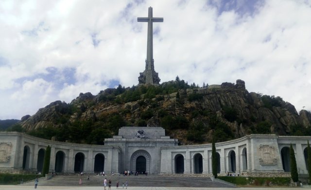 La Sala de lo Contencioso-Administrativo del Tribunal Supremo ha avalado de forma unánime y por razones de "interés general", la decisión del Gobierno de Pedro Sánchez de sacar los restos del dictador Francisco Franco de la Basílica del Valle de los Caído