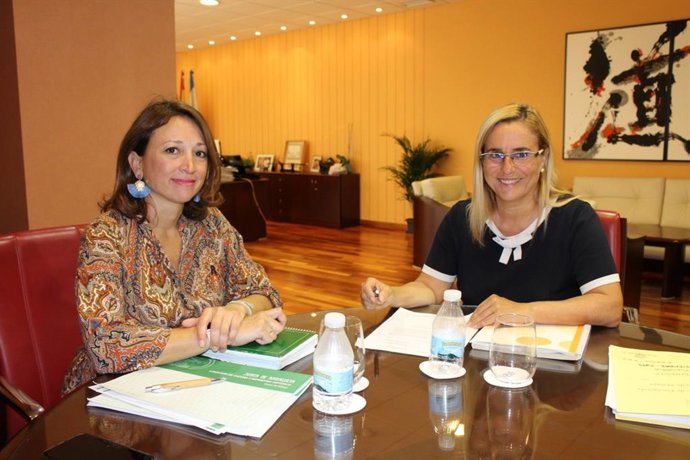 La delegada del Gobierno andaluz en Málaga, Patricia Navarro, y la alcaldesa de Fuengirola, Ana Mula