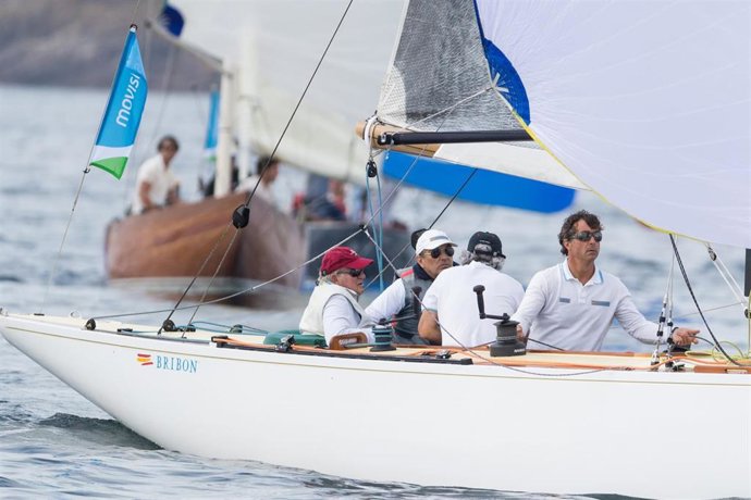 El Rey Juan Carlos I a bordo del Bribón Movistar 500 en la Regata Juan Carlos I El Corte Inglés Máster