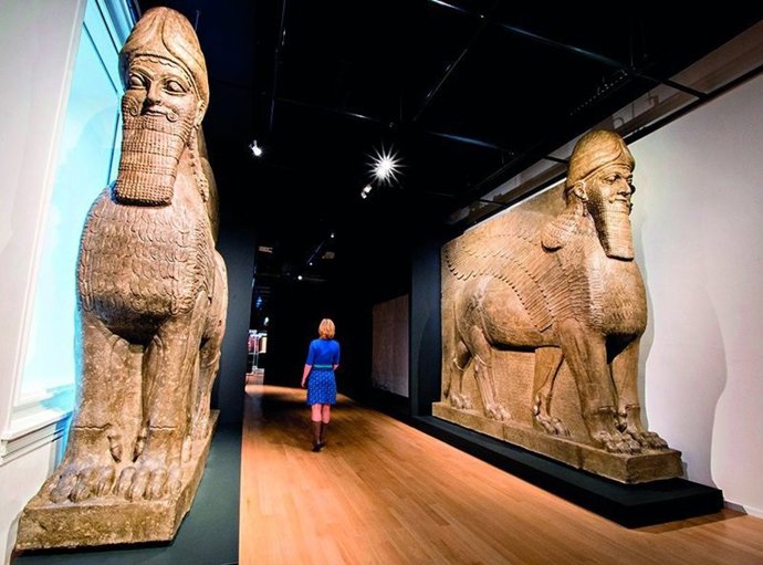 Una réplica de las estatuas de Lamassu, que adornaban la sala del trono del rey asirio Asurnasirpal II