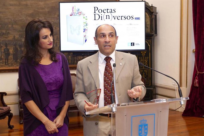 El concejal de Cultura, Jesús Celemín, y la poeta Yolanda Castaño, presentan el ciclo Poetas Di (n) versos