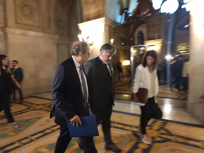 El presidente de la Generalitat, Quim Torra, saliendo de una reunión con JxCat y ERC