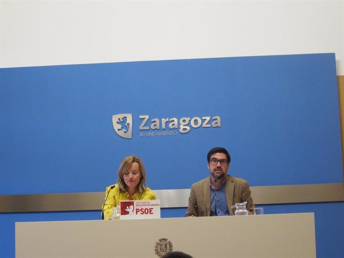 Pilar Alegría y Horacio Royo, concejales del PSOE en el Ayuntamiento de Zaragoza