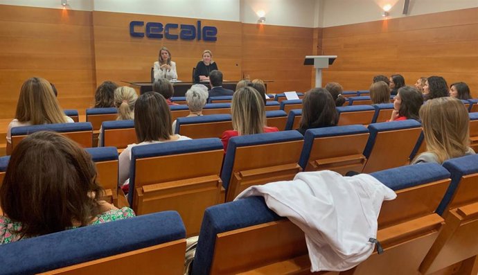 Curso de formación para mujeres directivas en la sede de Cecale.