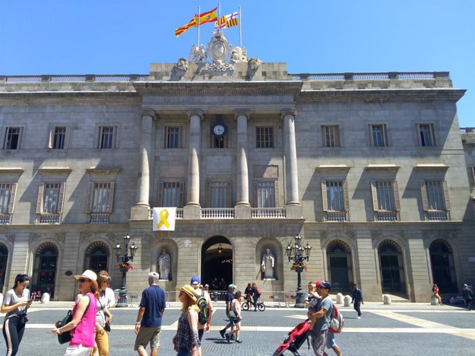 Lla groc a l'Ajuntament de Barcelona