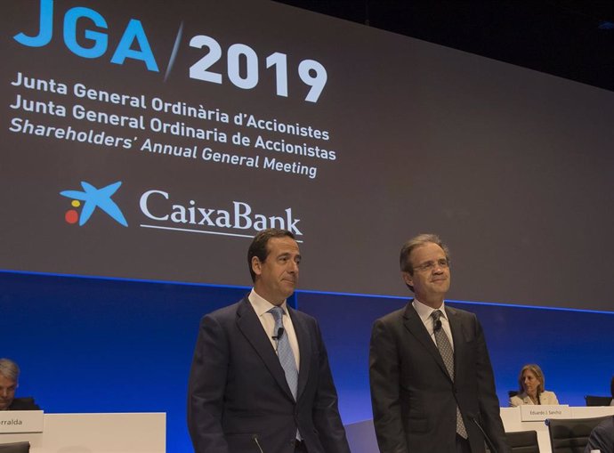 El consejero delegado de CaixaBank, Gonzalo Gortázar, y el presidente de CaixaBank, Jordi Gual