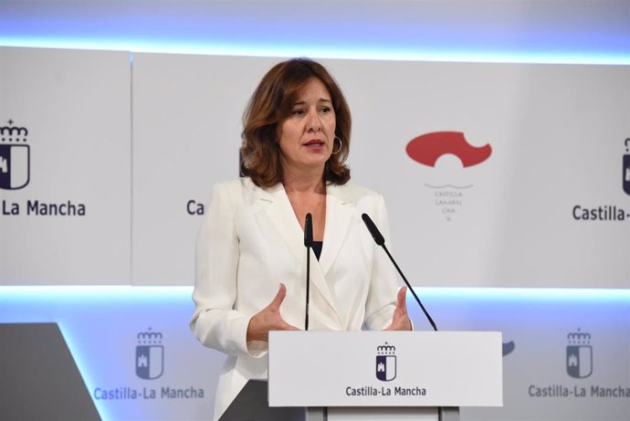 La consejera de Igualdad y portavoz del Gobierno de C-LM, Blanca Fernández, en rueda de prensa del Consejo de Gobierno