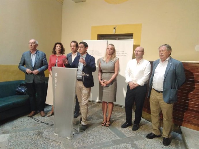 El conseller de Turisme, Iago Negueruela, acompanyat pels responsables dels principals actors econmics i socials relacionats amb el turisme de Balears.