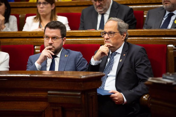 El president de la Generalitat,  Quim Torra (i) i el vicepresident de la Generalitat, Pere Aragons (d), al debat sobre política general en el Parlament de Catalunya, a Barcelona, a 25 de setembre de 2019.
