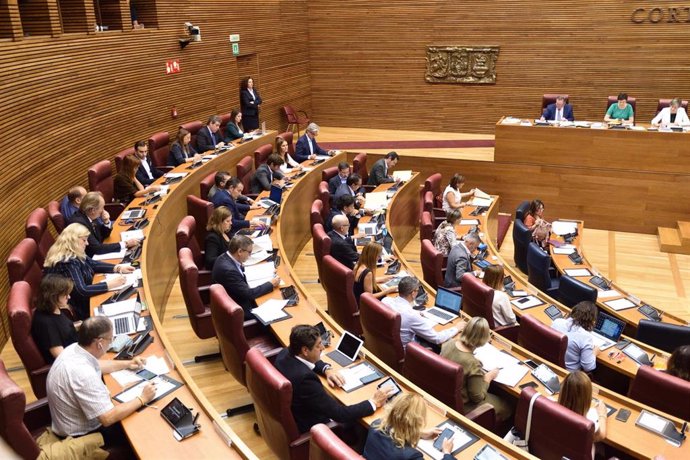 Bancada de la derecha en un pleno de Les Corts Valencianes