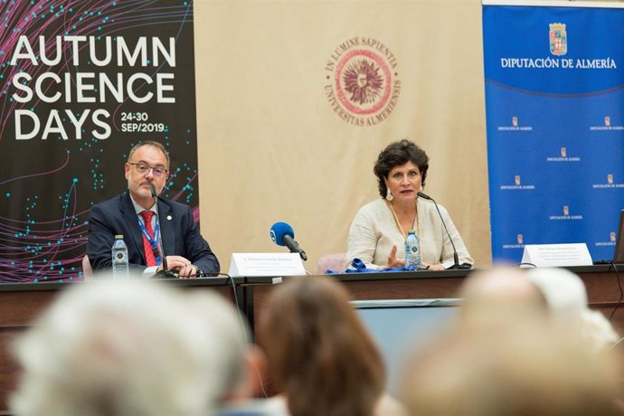 La diputada provincial de Promoción Económica inaugura el 'Autum Science Days' de la UAL