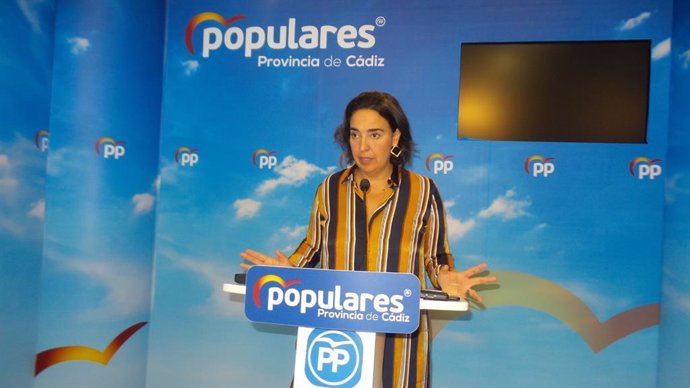 La portavoz provincial del PP de Cádiz, Carmen Sánchez, en rueda de prensa