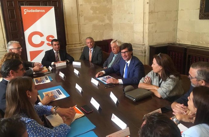 Reunión entre la plataforma y Cs