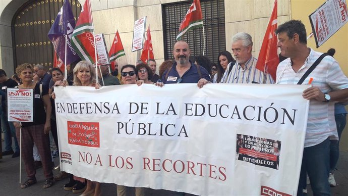 Protesta de CCOO por los recortes en educación