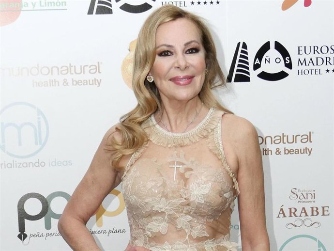 ANA OBREGÓN EN LOS PREMIOS NARANJA Y LIMÓN  2019