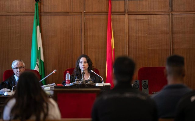 La jueza Mercedes Alaya preside el juicio con jurado popular a un hombre acusado de maltratar y asesinar en junio de 2017 a su bebé de seis meses