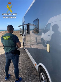 Detenidas 4 personas implicadas en 21 robos en caravanas con moradores en el Saler
