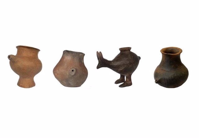 Ejemplos de los primeros artefactos usados como biberones hace 7.000 años