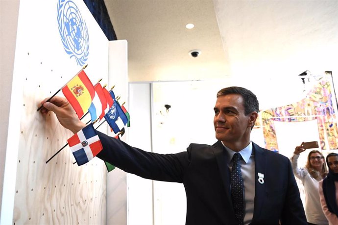 El presidente del Gobierno en funciones, Pedro Sánchez, graba mensajes para las redes sociales durante su visita a la sede de la ONU, en Nueva York el lunes 23 de septiembre de 2019.