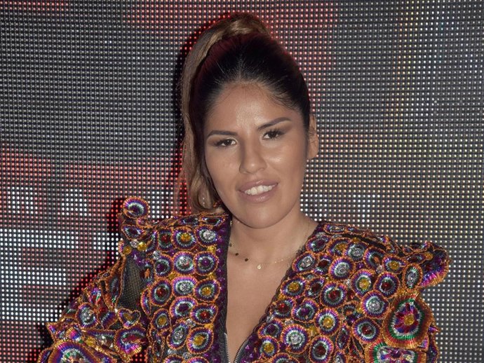 Isa Pantoja presenta su nuevo single "Ahora estoy mejor" con la notable ausencia de su familia