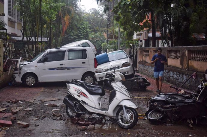 Destrozos causados por las inundaciones en Pune, India