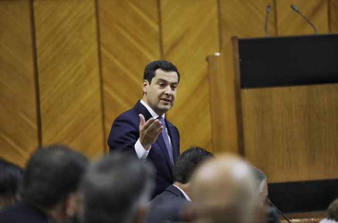 Moreno critica los "bandazos" de Sánchez en inmigración y Vox le pide que no sea "cómplice" de su actuación "negligente"