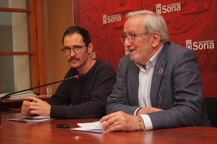 De izda a dcha, Lucas Fernández y Jesús Bárez en la presentación de la campaña cultural.
