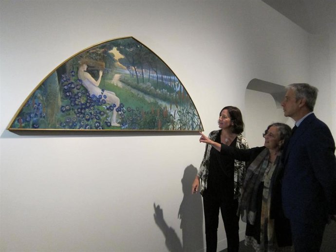 Isabel Salgado, Teresa Sala y Ricardo Alfós contemplan la obra 'La música', de Santiago Rusiñol