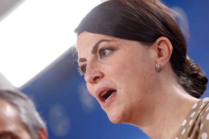 La secretaria general de Vox en el Congreso, Macarena Olona, en una rueda de prensa