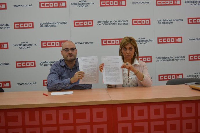 La secretaria general de CCOO en Albacete, Carmen Juste, y el responsable provincial de Seguridad Laboral, Juan José Jiménez, en rueda de prensa