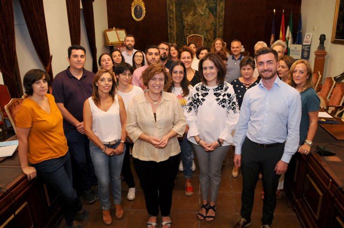 Doblas (centro), tras la celebración de la mesa de trabajo contra la LGTBIfobia
