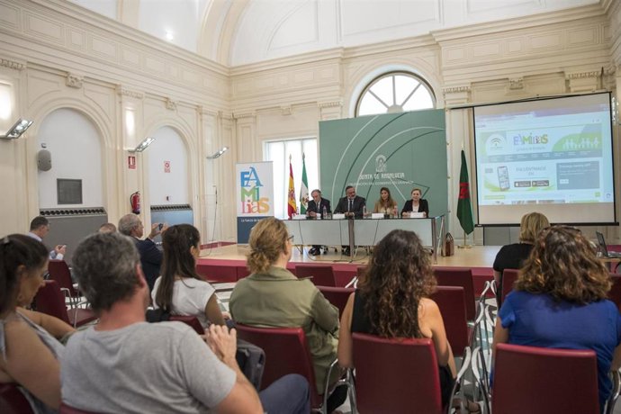 Presentación de la web y la aplicación sobre Familias en Andalucía