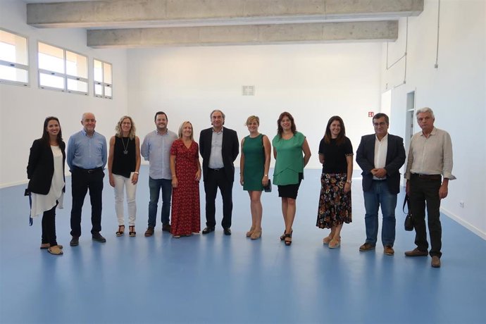 El conseller de Educación, Universidad e Investigación, Martí March, visita el nuevo gimnasio del CEIP Nova Cabana