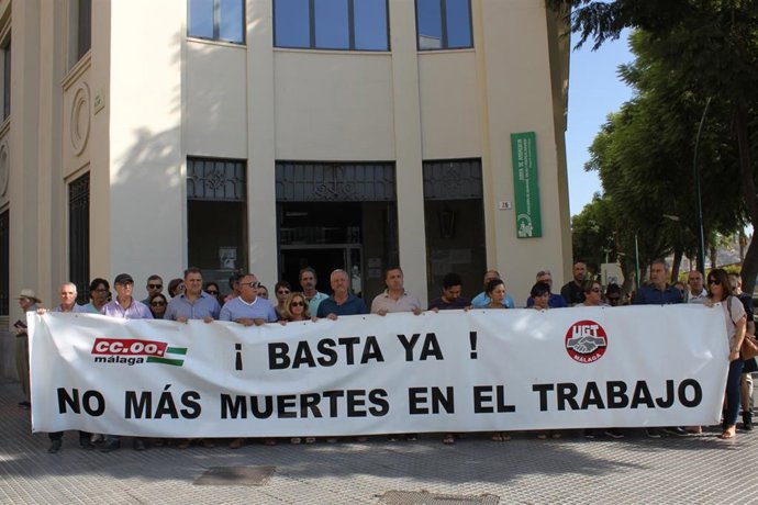 Concentración de CCOO y UGT tras la última muerte de un hombre en un accidente laboral en la provincia de Málaga