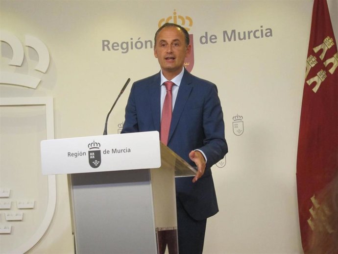 El consejero Javier Celdrán dando cuenta de los acuerdos del Consejo de Gobierno