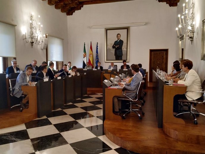 Los municipios de Cáceres recibirán 3,3 millones de euros para favorecer la tran