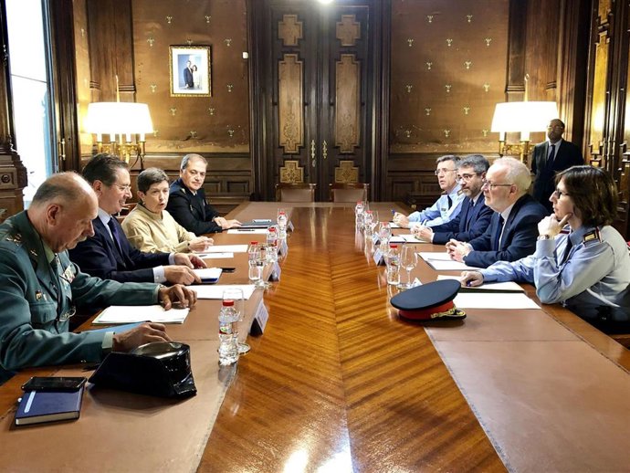 La delegada del Gobierno, Teresa Cunillera; el director del Gabinete de Coordinación de la Secretaría de Estado de Seguridad, José Antonio Rodríguez; el jefe superior de la Policía Nacional en Catalunya, José Antonio Togores; el jefe de la Guardia Civil