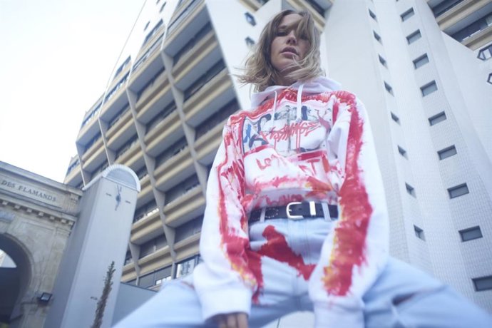 Brisa Fenoy abre los conciertos del Antroxu este viernes en la Plaza de España.