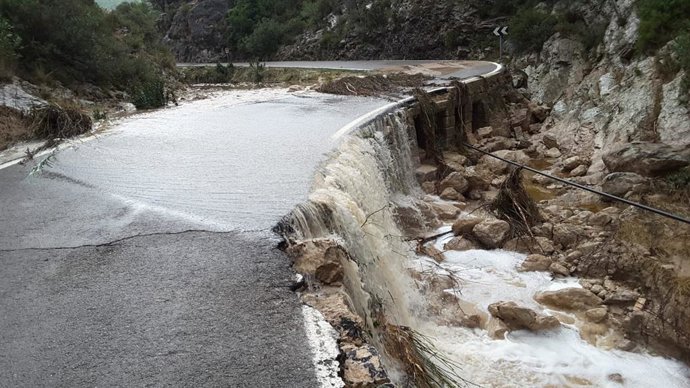 Carretera inundada en Moixent