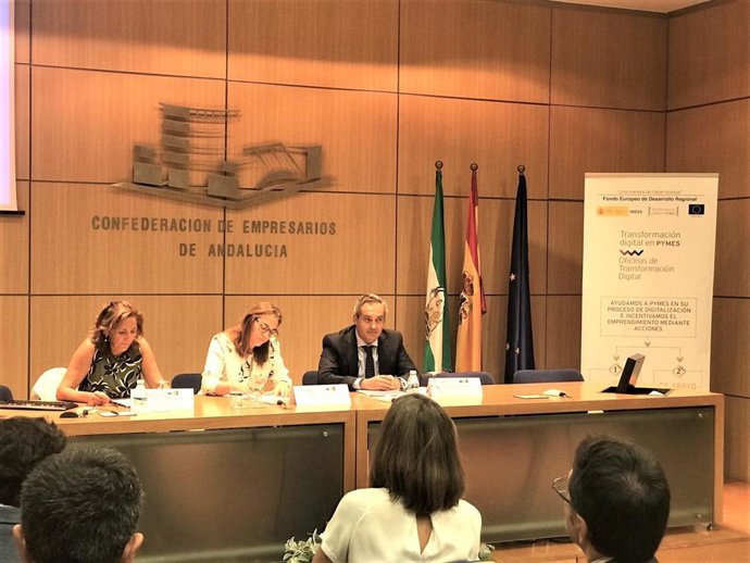 Jornada con el sector andaluz de energías renovables en la sede de la CEA.