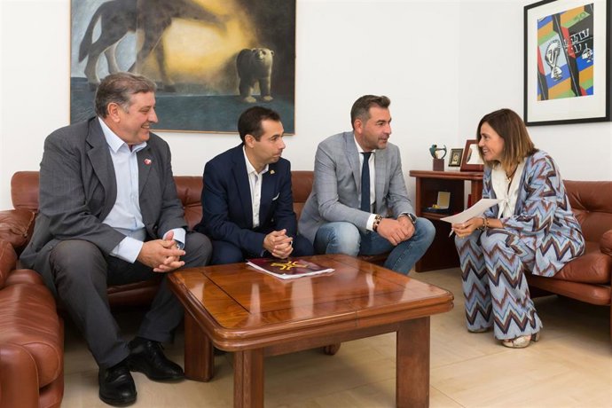 Fernández con alcalde de Santoña